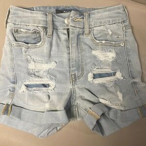 NWOT AeroĀ High Rise Curvy MidiāDistressed Denim Cuffed ShortsāAĆ©ropostale